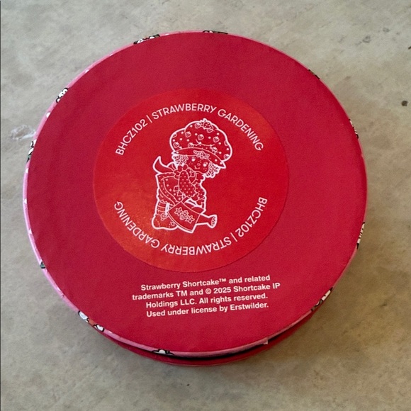 Erstwilder Strawberry Shortcake Gardening Brooch - Picture 3 of 3